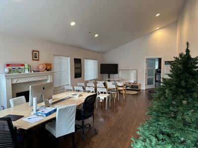 Shared room for 3 men (Olive Startup House) 4