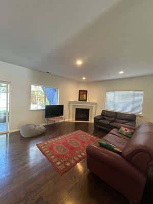 Shared room for 3 men (Olive Startup House) 5
