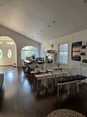 Shared room for 3 men (Olive Startup House) 2
