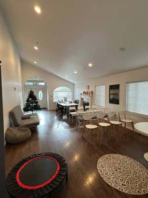 Shared room for 3 men (Olive Startup House) 1